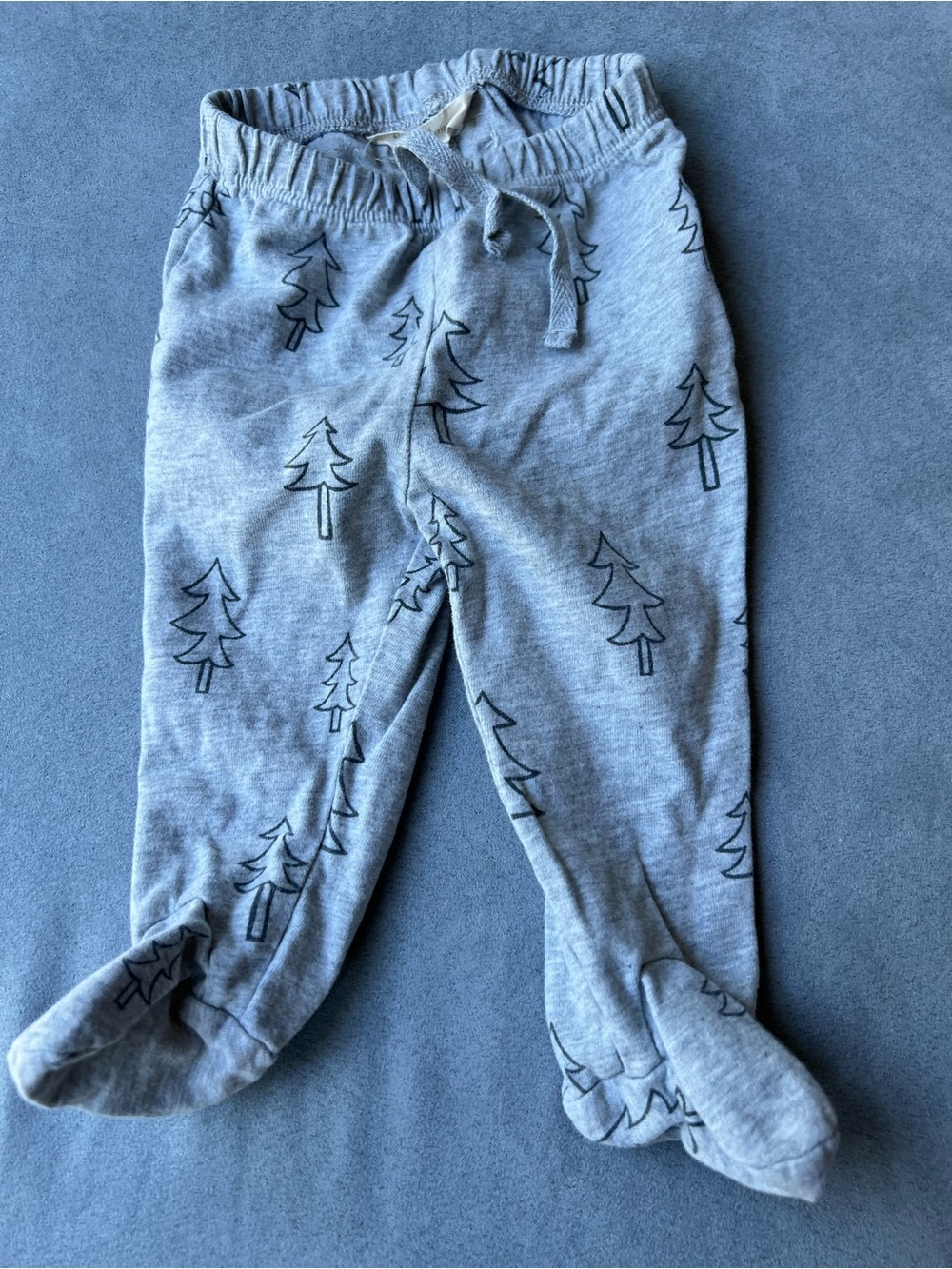 Organic cotton Baby GAP 0-3 mo Grey Baby Footed Pants with Tree Print